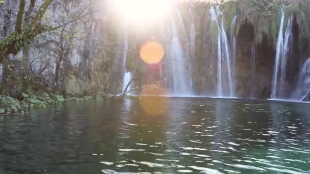 Wasserfall in den Plitvicer Seen — Stockvideo