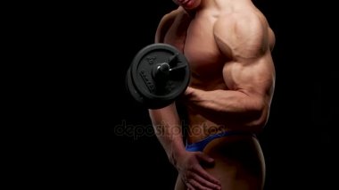 Studio eğitim genç vücut geliştirmeci