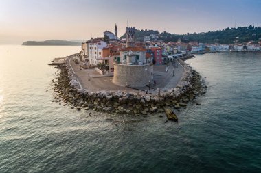 Sabah güneşi'Sloven Adriyatik kıyısında Piran