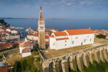 Sabah güneşi'Sloven Adriyatik kıyısında Piran