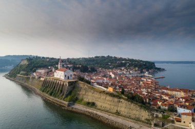 Sabah güneşi'Sloven Adriyatik kıyısında Piran