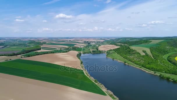 Campo Estupro Bonito Com Lago — Vídeo de Stock