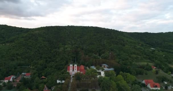 Luftaufnahme Einer Riesigen Kirche Mariagyud Ungarn — Stockvideo