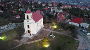 Beyaz akşam kilisede hava ateş