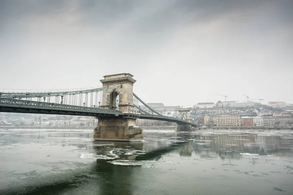 Ice flowing on river Danube — Stock Photo, Image