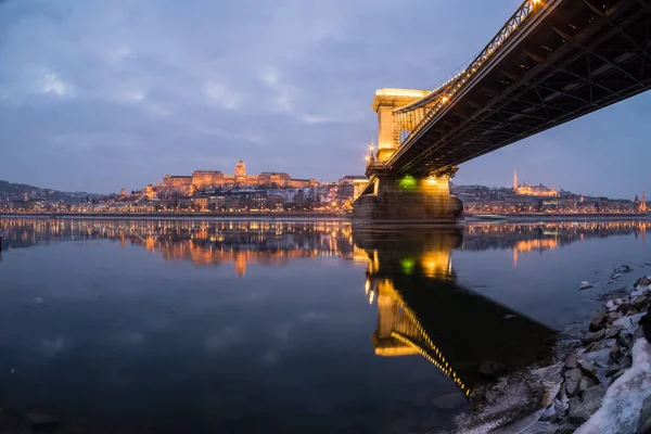 Lody, płynącej na Dunaju w nocy — Zdjęcie stockowe
