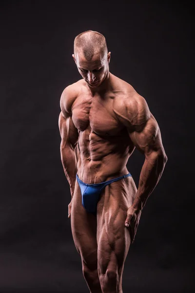 젊은 bodybuider 포즈 — 스톡 사진