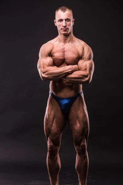 Giovane bodybuider posa — Foto Stock