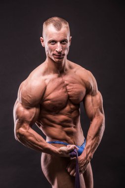 Genç bodybuider eğitimler