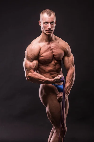 Young bodybuider traning — Stock Photo, Image