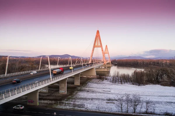 Megyeri-brug over de rivier de Donau — Stockfoto