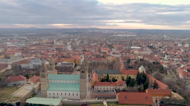 Pecs Szekesegyhaz Vogelperspektive — Stockvideo