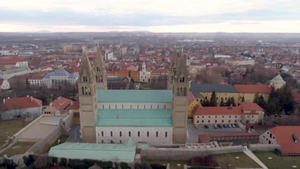 Pecs Szekesegyhaz Oiseau Vue — Video