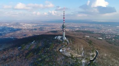 Tv Kulesi ormandaki hava video