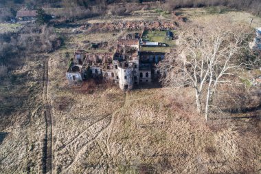 Yıkık kalede Barcs, Macaristan