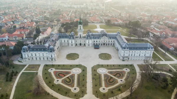 Luchtfoto phooto van Festetics-kasteel in Keszthely — Stockfoto