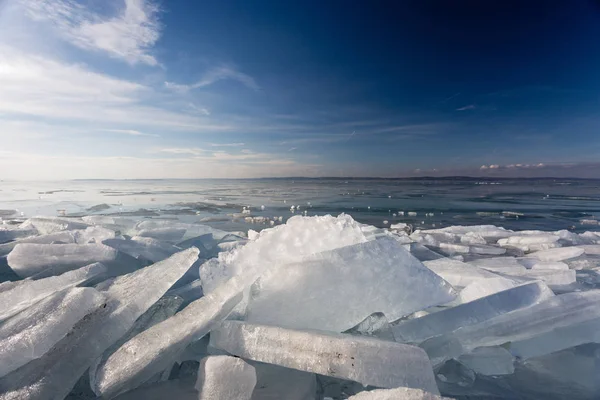 Zamrzlé jezero balaton — Stock fotografie