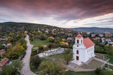 Havihegy, Pecs kilisede