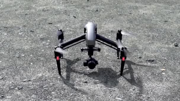 Vliegende Drone Met Gebouwen — Stockvideo