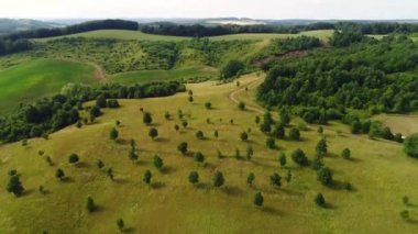 Yeşil tepeler ve vadiler güzel hava atış.