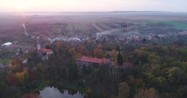 Castelo Benyovszky Com Cores Outono — Vídeo de Stock