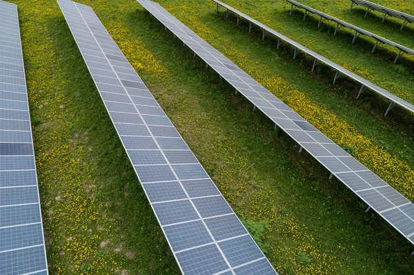 Viele Solaranlagen — Stockfoto