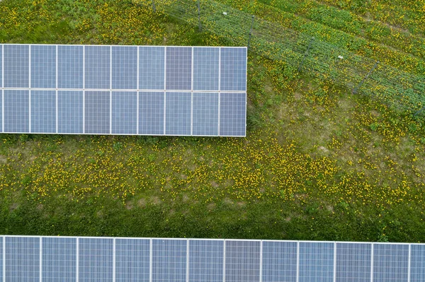 Viele Solaranlagen — Stockfoto