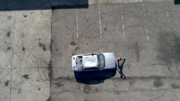 Αεροφωτογραφία Του Παρασύρεται Αυτοκίνητο Βίντεο Αργής Κίνησης — Αρχείο Βίντεο