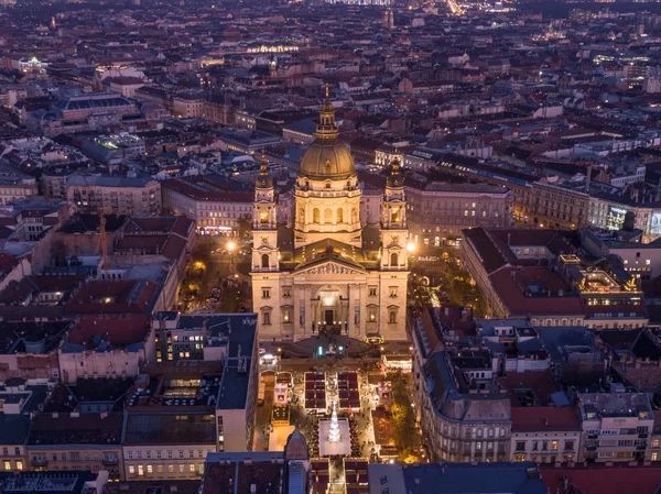 Basílica de San Esteban en Budapest Hungría por la noche — Foto de Stock