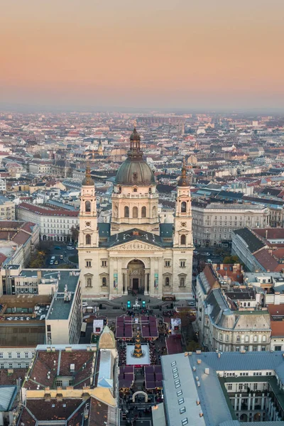 Basílica de Santo Estêvão em Budapeste Hungria à noite — Fotografia de Stock