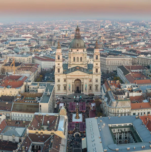 Basílica de San Esteban en Budapest Hungría por la noche — Foto de Stock