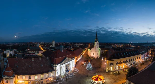 Szigetvar Nachts Met Kerstversiering — Stockfoto