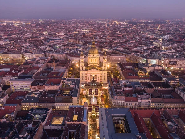 Basílica de San Esteban en Budapest Hungría por la noche — Foto de Stock