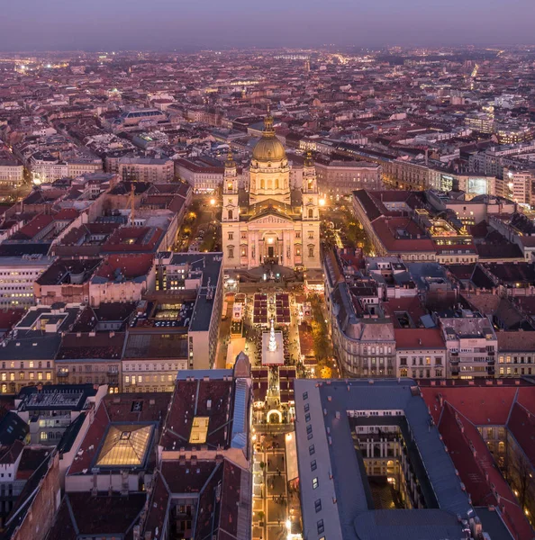 Basílica de San Esteban en Budapest Hungría por la noche — Foto de Stock