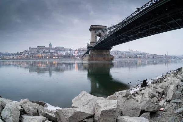 Hielo que fluye sobre el río Danubio — Foto de Stock