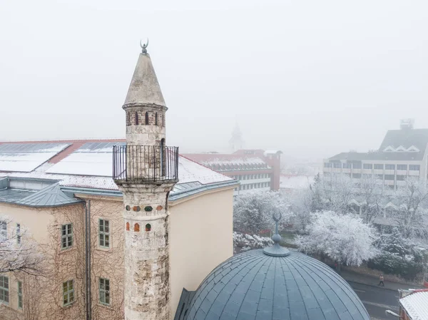 Мечеть с минаретом в Пече, Венгрия — стоковое фото