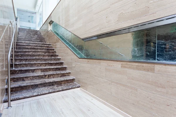 Interior de escadas de mármore moderno — Fotografia de Stock