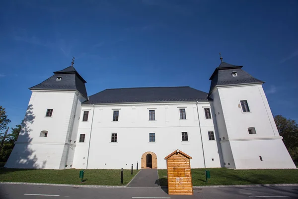 Château Blanc à Egervar, Hongrie — Photo