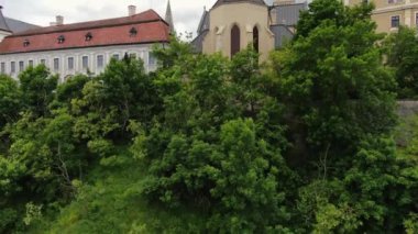 Bulutlu gökyüzü ile Veszprem Kalesi