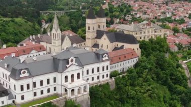 Bulutlu gökyüzü ile Veszprem Kalesi
