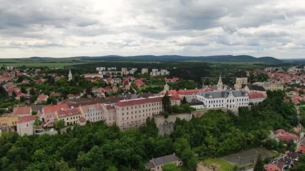 Burg Von Veszprem Bei Bewölktem Himmel — Stockvideo