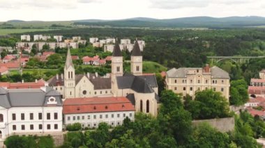 Bulutlu gökyüzü ile Veszprem Kalesi