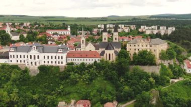 Bulutlu gökyüzü ile Veszprem Kalesi