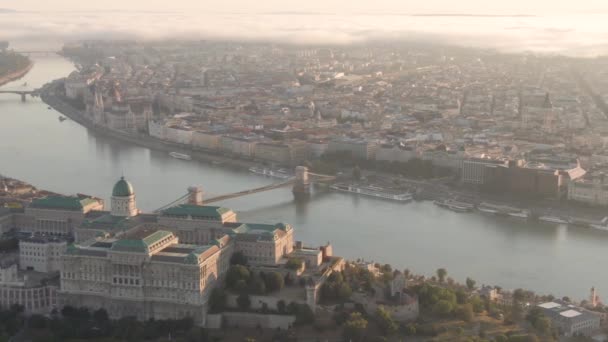 Budapest Bei Sonnenaufgang Mit Dem Königlichen Palast Der Budaer Burg — Stockvideo