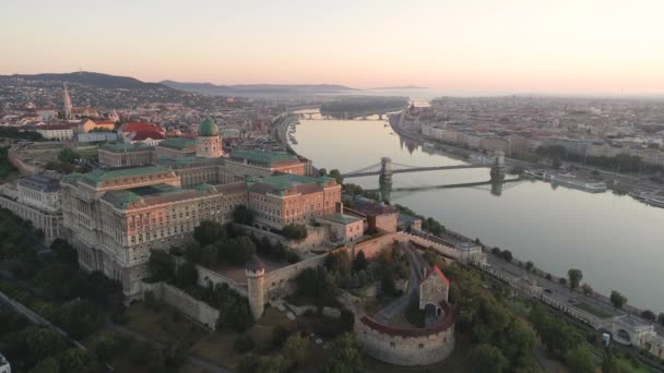 Budapest Napkeltekor Budai Várral Királyi Palota — Stock videók