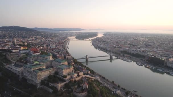 Budapest Vid Soluppgången Med Buda Slott Kungliga Slottet — Stockvideo