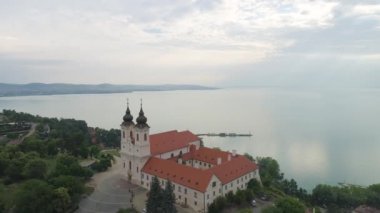 Tihany, Balaton Macaristan 'ın insansız hava aracı görüntüsü