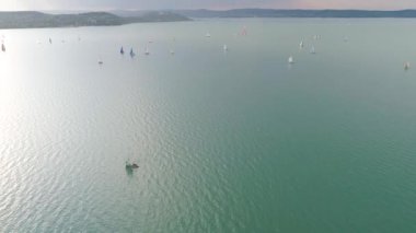 Balaton Gölü 'nde yelkenli botlar