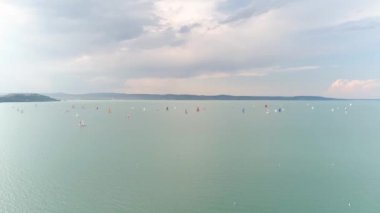 Balaton Gölü 'nde yelkenli botlar