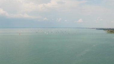 Balaton Gölü 'nde yelkenli botlar